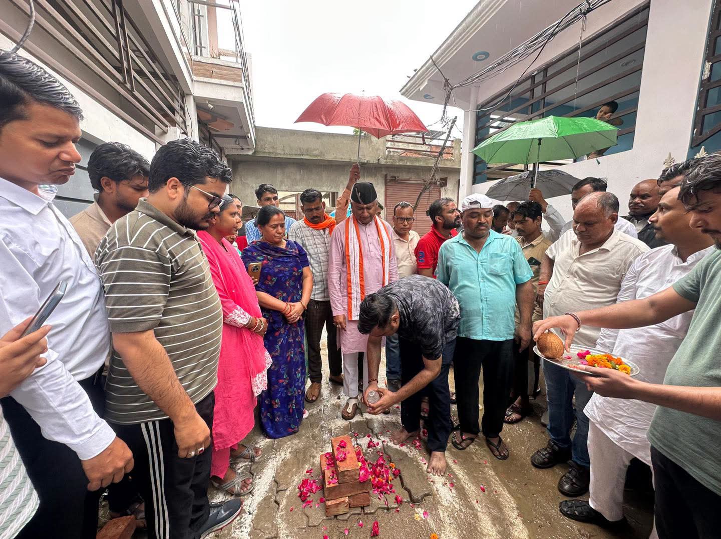 विधायक नीरज बोरा ने सड़क.jpeg